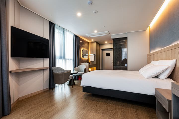 JeJu Bolton Hotel