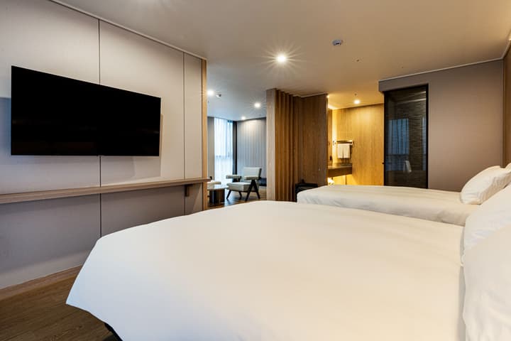 JeJu Bolton Hotel