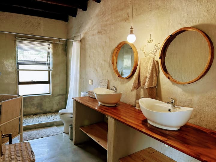 Leadwood Tree Safari Lodge