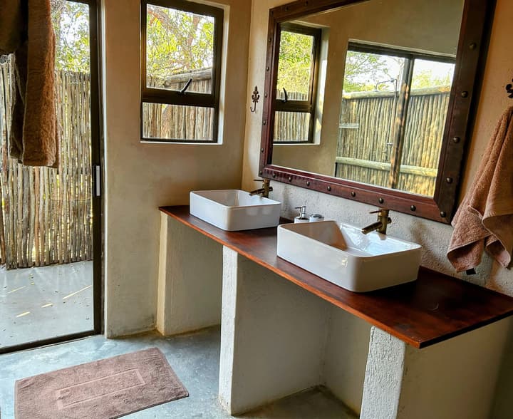 Leadwood Tree Safari Lodge
