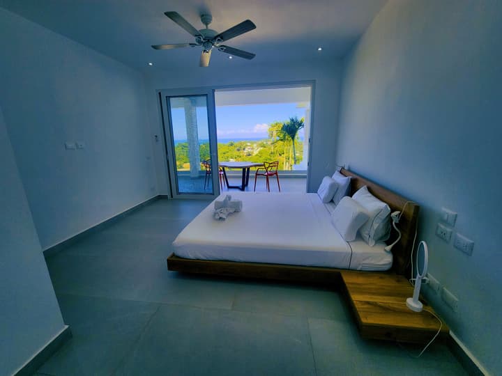 Sunset Villa with Infinity Pool
