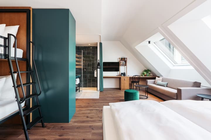 Hotel Schani UNO City