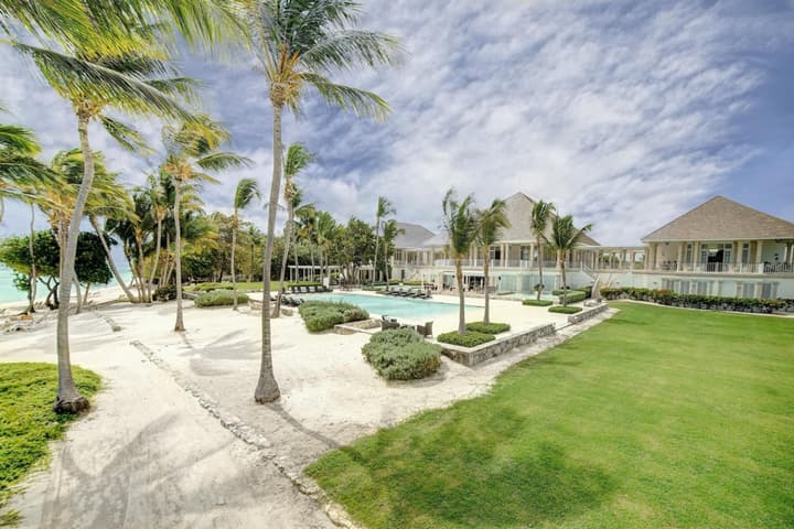Luxury Villa With Heated Pool Jacuzzi Full Staff