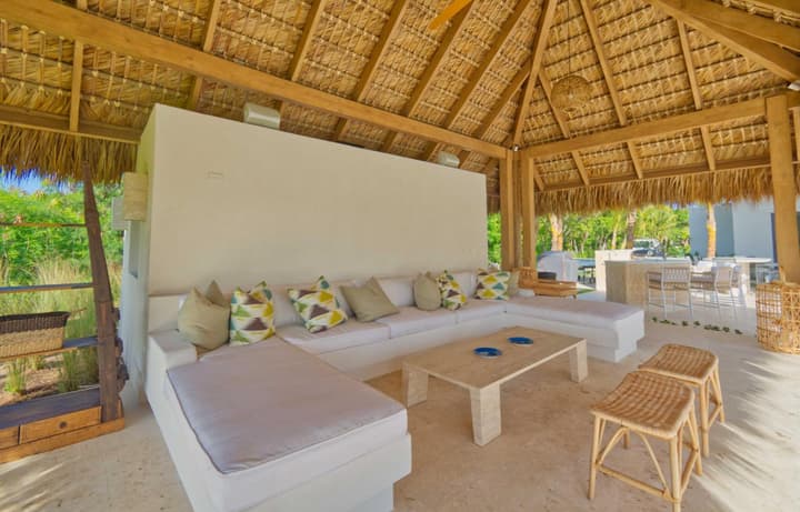 Luxury Villa With Heated Pool Jacuzzi Full Staff