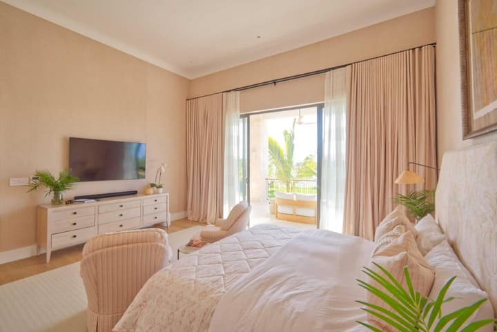 Luxury Villa With Heated Pool Jacuzzi Full Staff