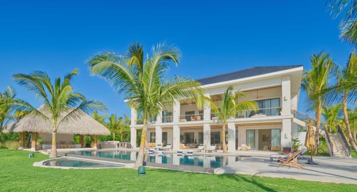 Luxury Villa With Heated Pool Jacuzzi Full Staff
