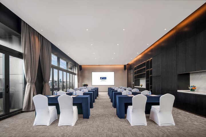 Holiday Inn Express Shenzhen Futian Center by IHG
