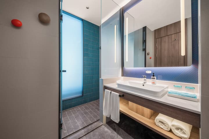 Holiday Inn Express Shenzhen Futian Center by IHG