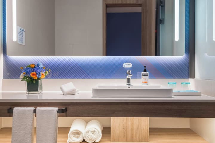 Holiday Inn Express Shenzhen Futian Center by IHG