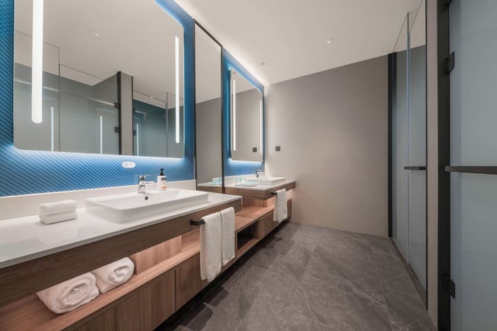 Holiday Inn Express Shenzhen Futian Center by IHG