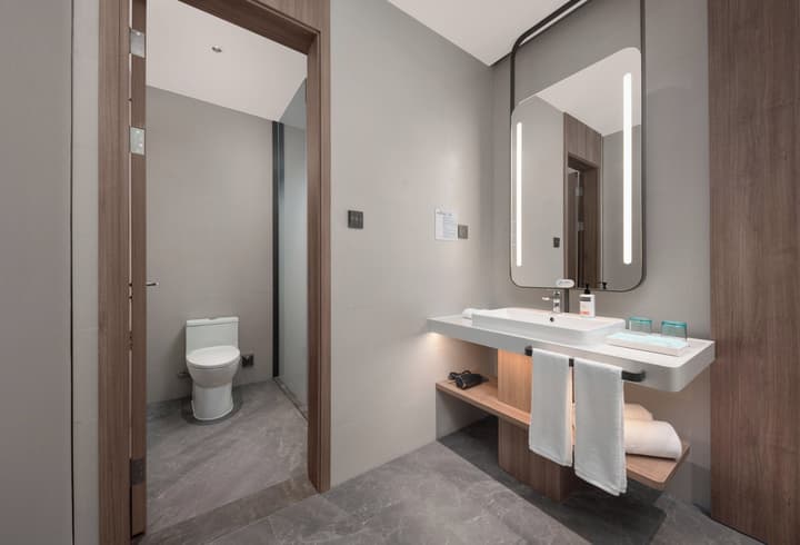 Holiday Inn Express Shenzhen Futian Center by IHG