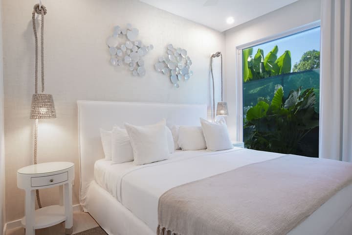 Palm Grove Villas & Hotel