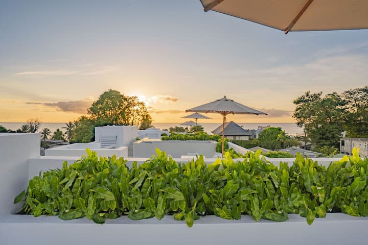 Palm Grove Villas & Hotel