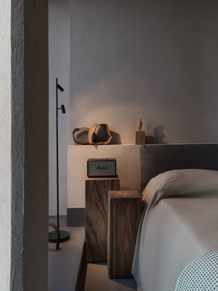 Monastik Living in Athina
