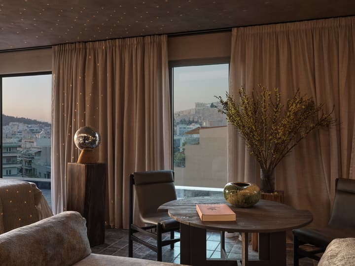Monastik Living in Athina