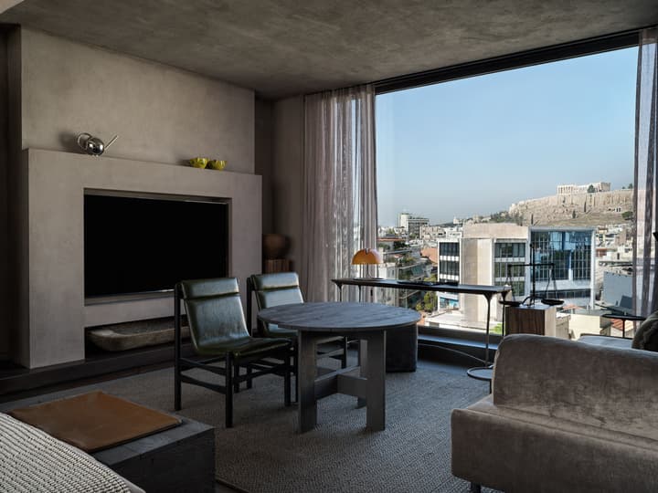 Monastik Living in Athina