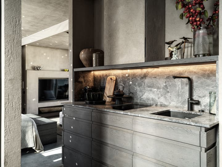Monastik Living in Athina
