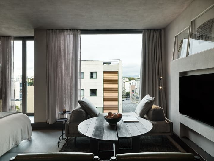 Monastik Living in Athina