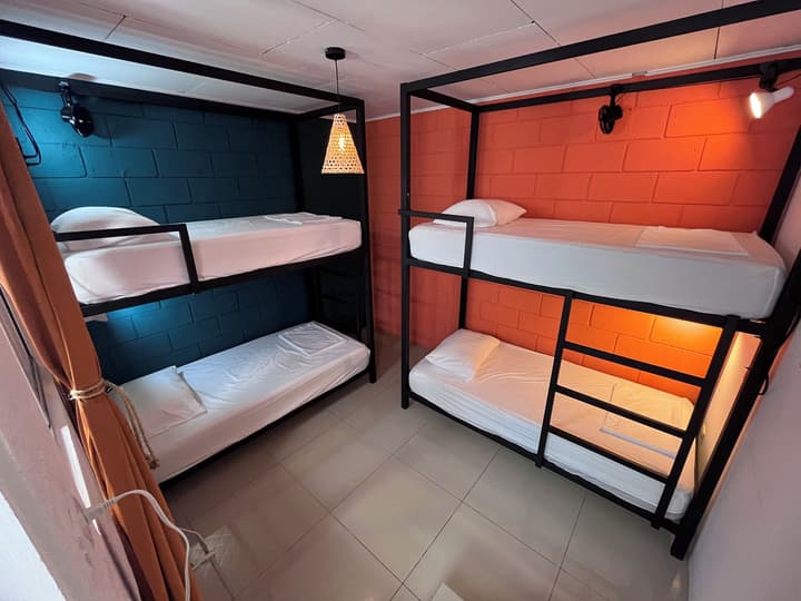 Lolas Hostal