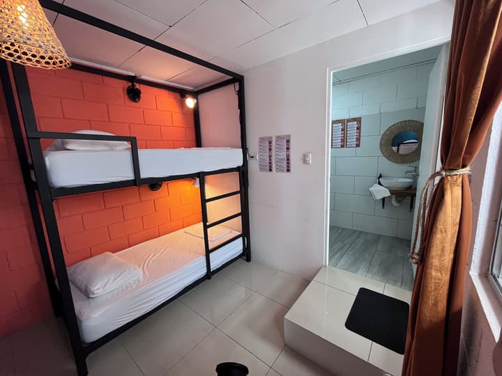 Lolas Hostal