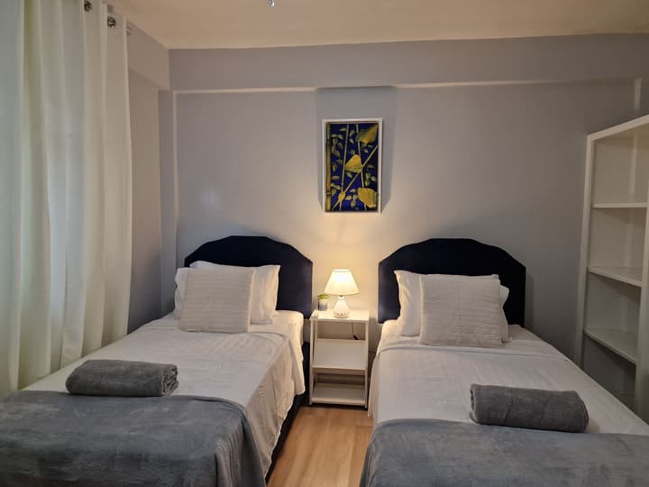 2 Bed parking gated modern