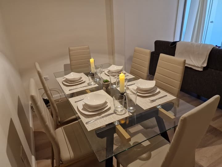 2 Bed parking gated modern