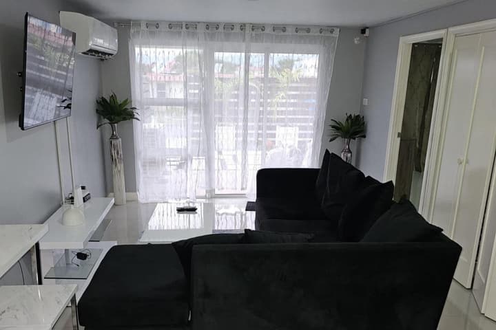 Apartment Sleeps 6 With Pool Access