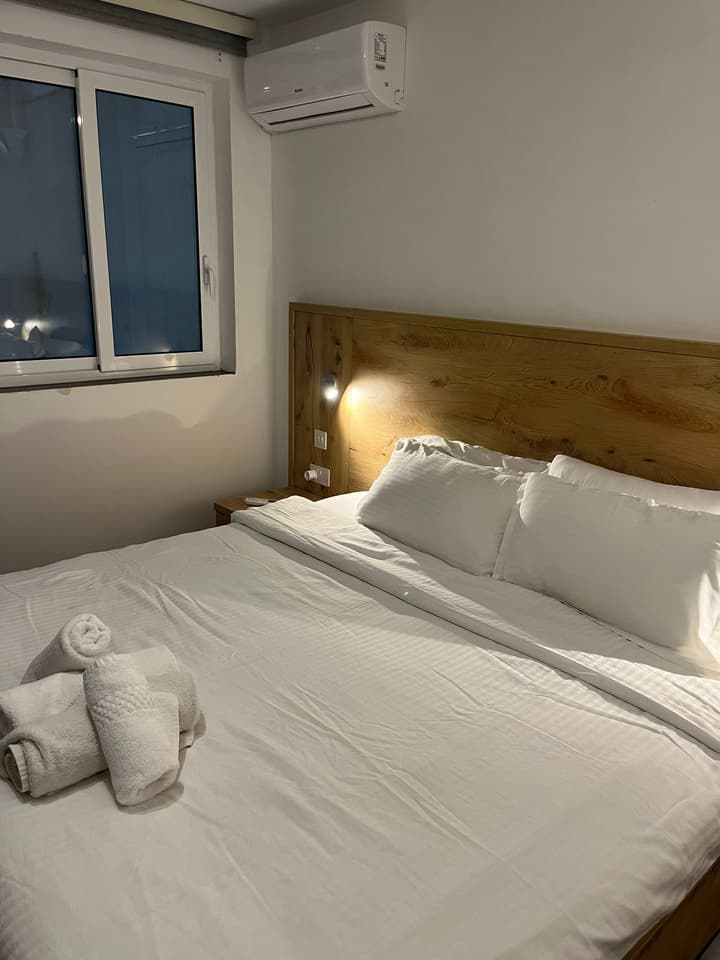 Elise Apartments