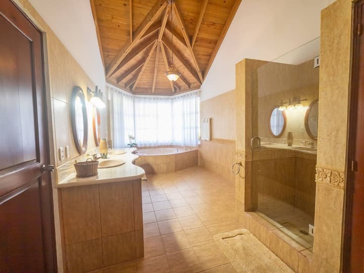 Casati Pearl House, Big House With Private Pool!