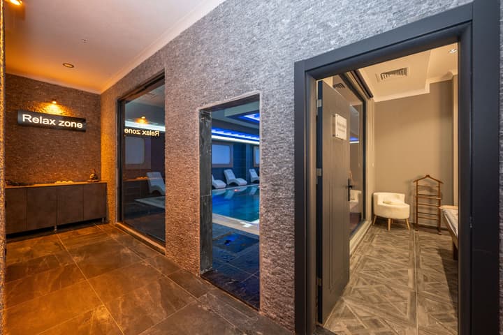 The Nirvanas Hotel