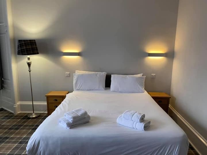 Crown Court Hotel & Bar.