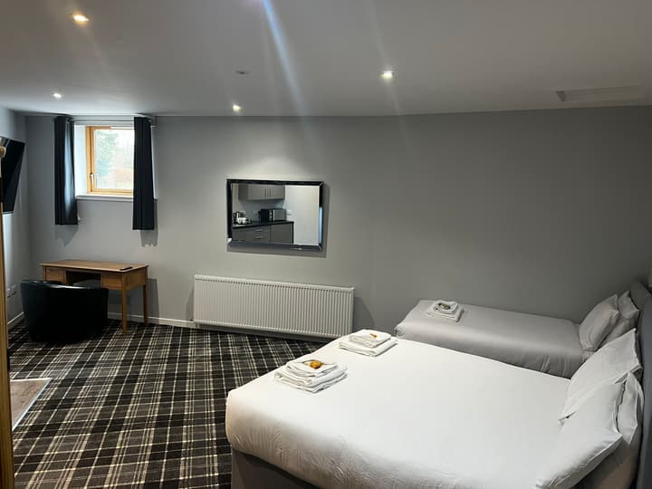 Crown Court Hotel & Bar.