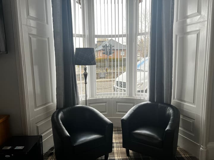 Crown Court Hotel & Bar.