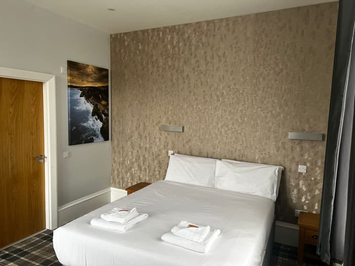 Crown Court Hotel & Bar.