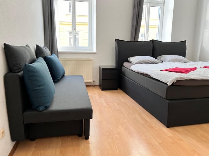 Affordable 3BR shared Apt. near Meidling