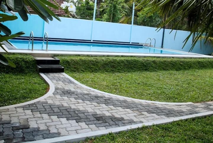 Larn's villa.