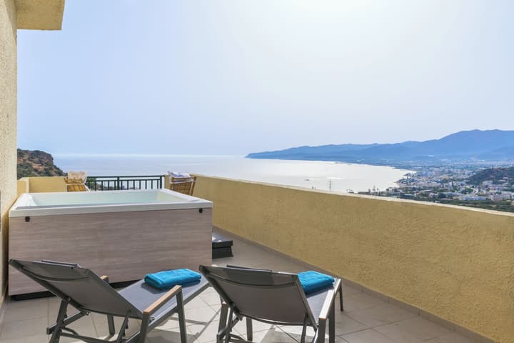Blue Horizon Apartments
