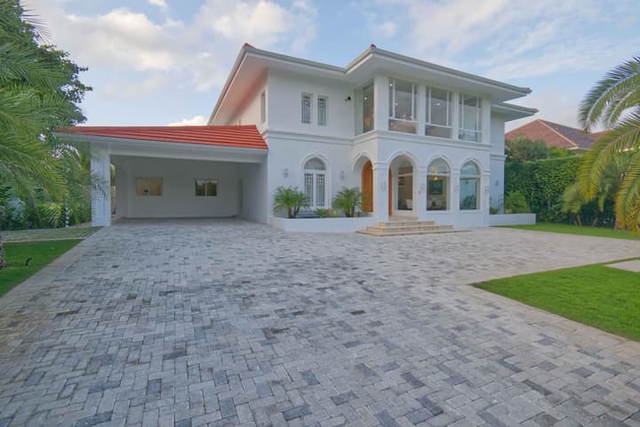 Luxury 6bdr Villa at Tortuga Bay Near Beach Golf