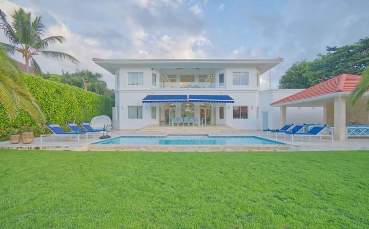 Luxury 6bdr Villa at Tortuga Bay Near Beach Golf