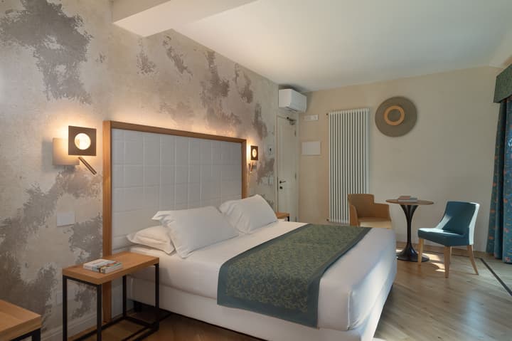 Ca' Uberti Palace Hotel , Mantegna Hotels