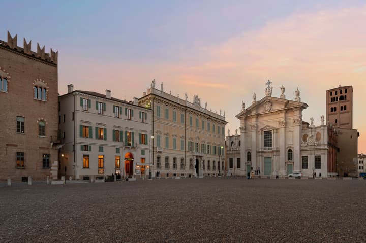 Ca' Uberti Palace Hotel , Mantegna Hotels