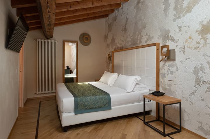Ca' Uberti Palace Hotel , Mantegna Hotels