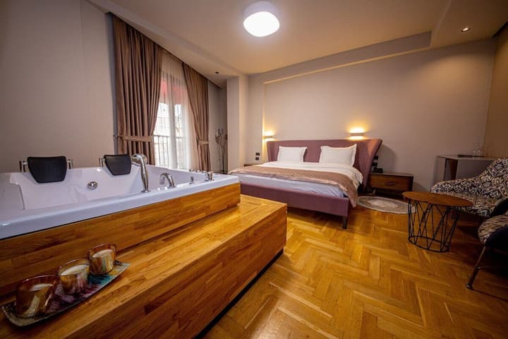 CITY CENTER HOTEL