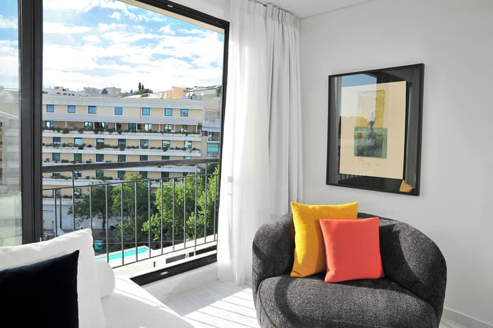The Athenaeum Luxury Hotel