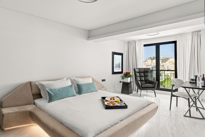 The Athenaeum Luxury Hotel