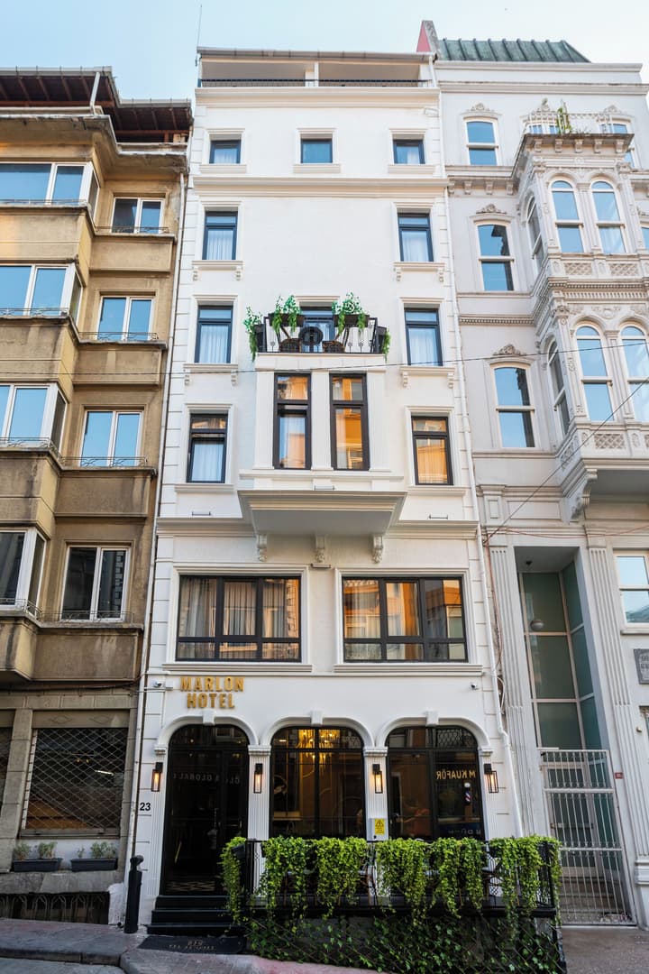 Marlon Hotel