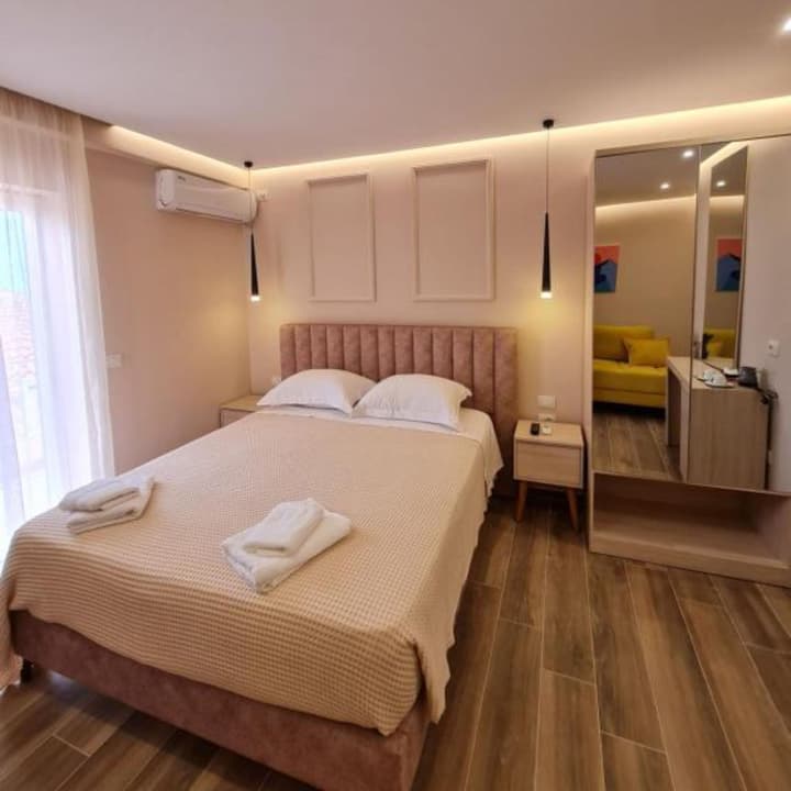 Himara 28
