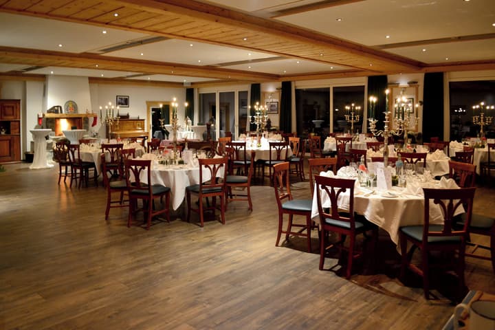 Carlton-Europe Vintage Adults Hotel