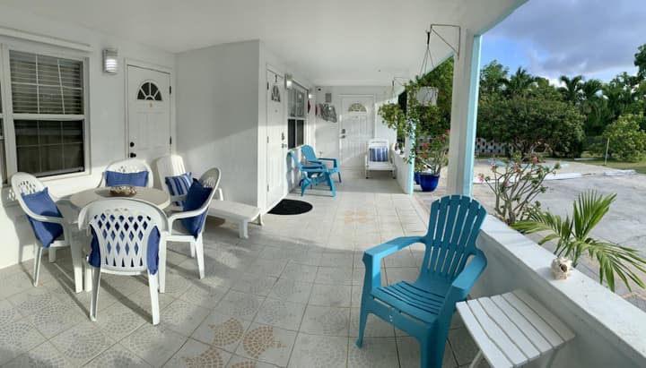 3-suite Group Stay Steps to Beach Sleeps 13