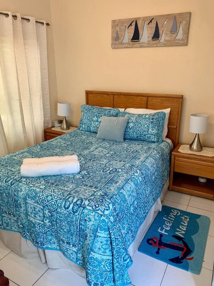S4 BP Steps to Beach Entire Apartment